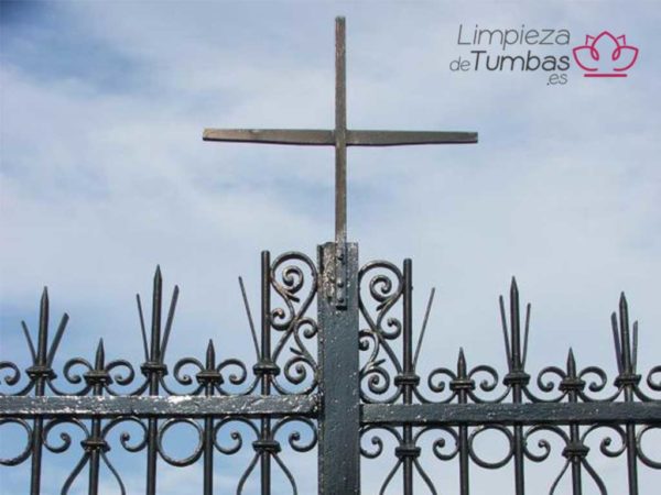 eliminar grafitis en tumbas