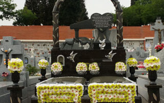 Tumbas curiosas de almudena