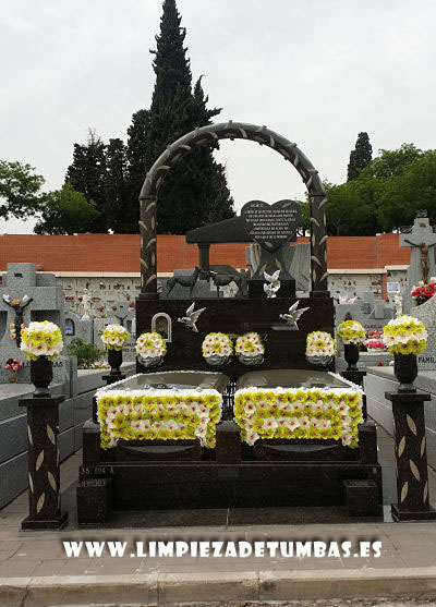 Tumbas curiosas de almudena