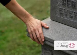 Servicio profesional de mantenimiento de tumbas limpieza y mantenimiento de una sepultura